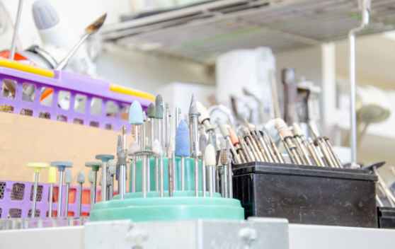 歯科技工士の仕事の様子