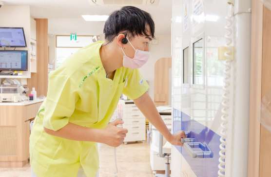 歯科医師の仕事の様子